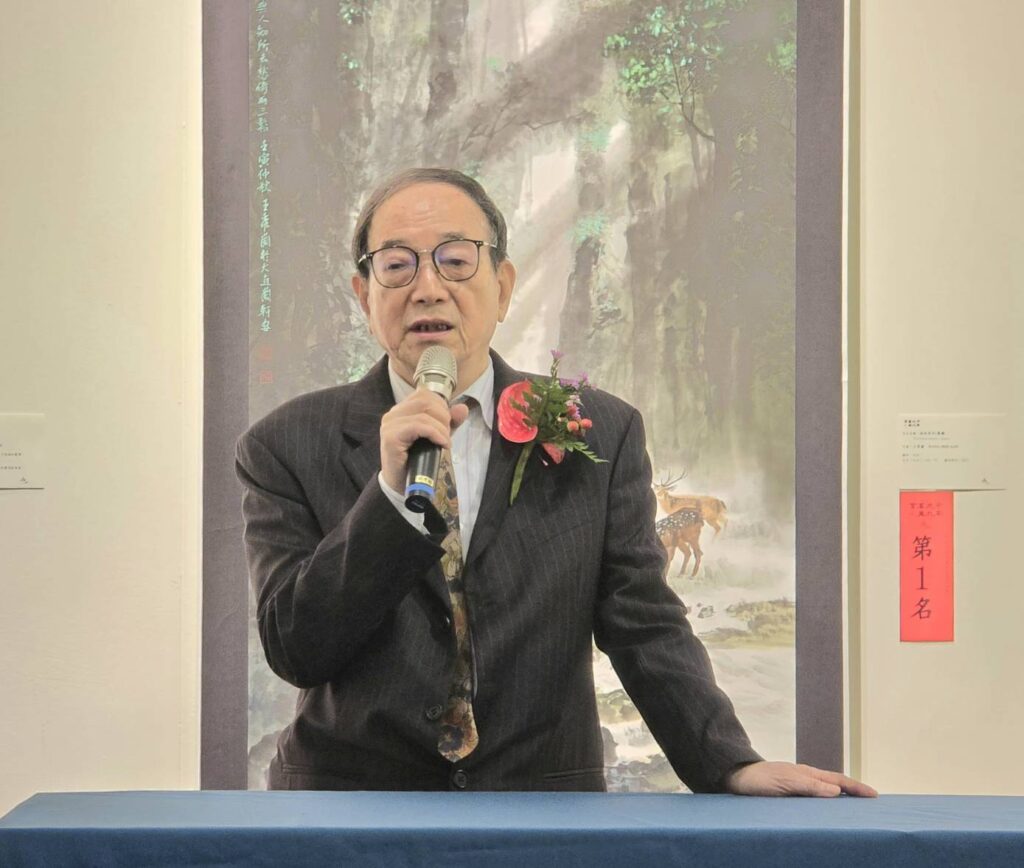 ▲中華九九書畫會名譽理事長涂璨琳老師致詞時強調，他期待同學與會員們能用心學習，精進創作，要有自己的藝術理想，走對的路且堅持到底，最後終有所得。（記者 詹佳綺/攝）