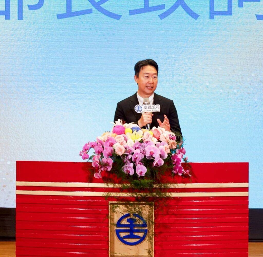 ▲交通部長陳世凱致詞向得獎人道賀,並勉勵臺鐡人盡守本份開創佳績。(圖/臺鐵 提供)