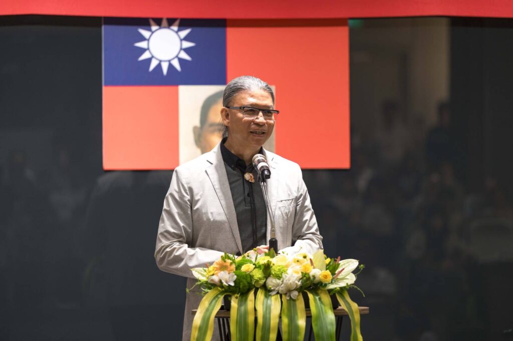 ▲卸下工藝中心主任重擔的陳殿禮，即將回歸學術體系，並在交接儀式後說明其對臺灣工藝發展的現況與期許，將以畢生身為工藝人為榮。（圖/文化部 提供）