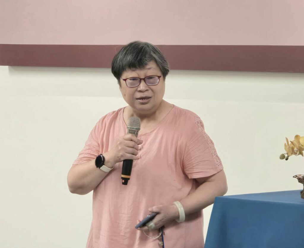 ▲國立臺灣師範大學國語文學系教授潘麗珠強調，謝季芸老師以一位書法家並在詩書畫領域的卓然有成，並在這次88書法展中具體展現他五體兼備與上善若水的個人特質，令人讚賞。（記者 詹佳綺/攝）