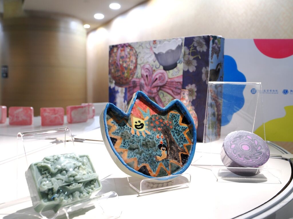 故宮藝術陪伴計畫延續敦品中學手工皂與陶藝技訓課程基礎，並結合故宮神獸特展意象。（圖/故宮提供）