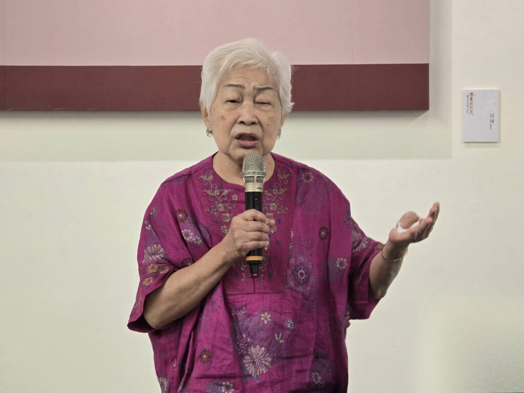 ▲知名女書法家的揮毫奶奶謝季芸，在她88書法展的開幕式上表達對大家的感激與感謝，並說明朗月清歡的心境，讓人十分感動。（記者 詹佳綺/攝）