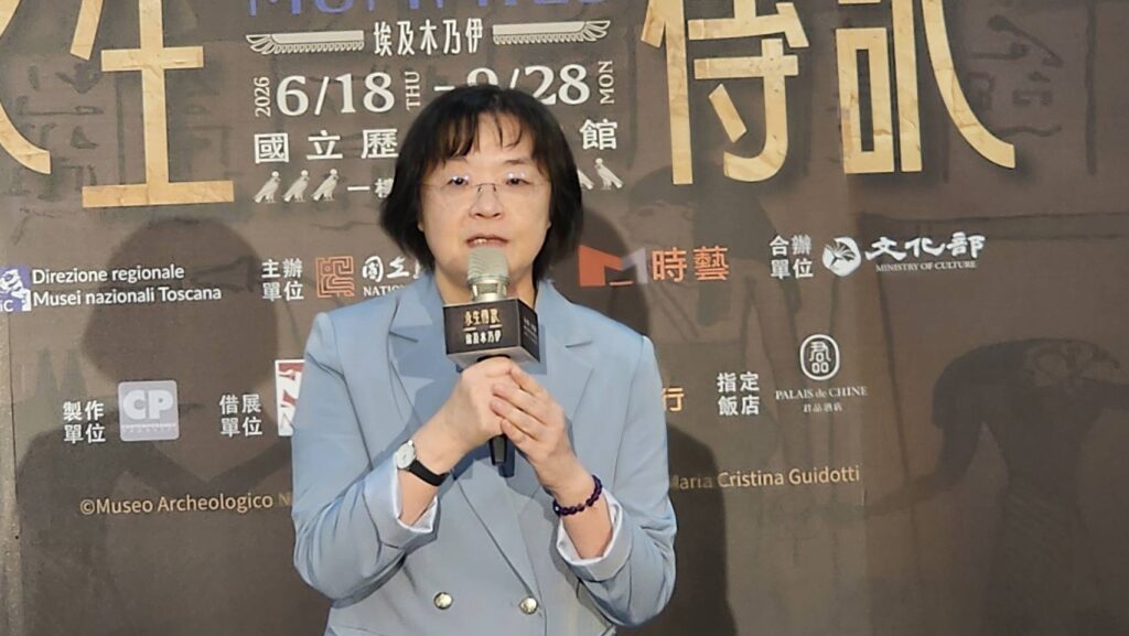 ▲文化部次長徐宜君致詞時表達對此展的完整性與文史探究的真義的重視與肯定。（記者 辛澎祥/攝）