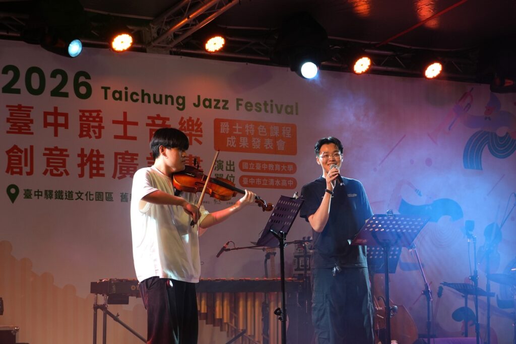 臺中教育大學同學演唱經典爵士曲目。（圖/文化局提供）