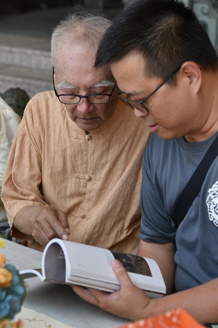 《刻畫神聖．描摹人間》新書發表 走入粧佛藝師的工藝世界