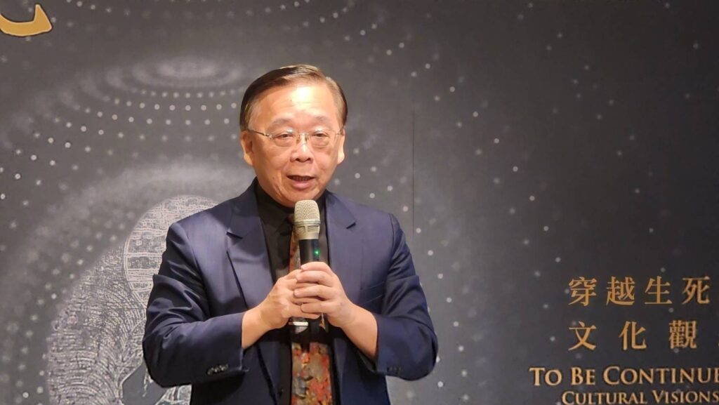 ▲史博館館長洪世佑致詞時表達透過此一深具生命意義的特展,讓大家重新思考生死的議題,開創新的體悟。(記者 辛澎祥/攝)