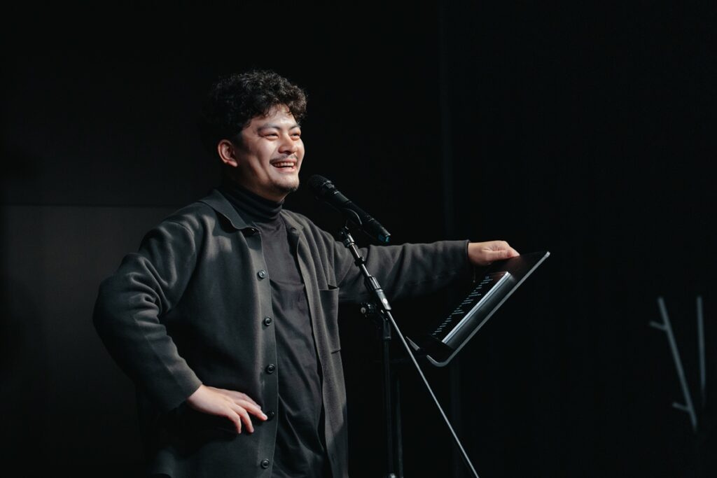 歌劇院駐館藝術家黃建豪，化身吟遊詩人展現充滿張力的精湛演出。（圖/臺中國家歌劇院提供）