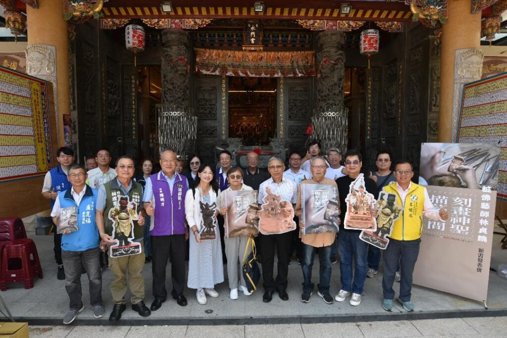 《刻畫神聖．描摹人間》新書發表會大合照。（圖/文化局提供）