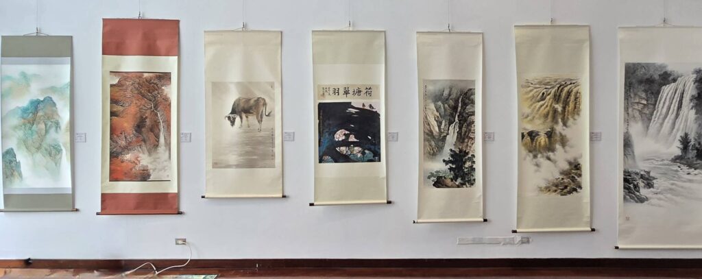 ▲現場展出的名家大師的作品,在場頗為吸睛。(記者 詹佳綺/攝)