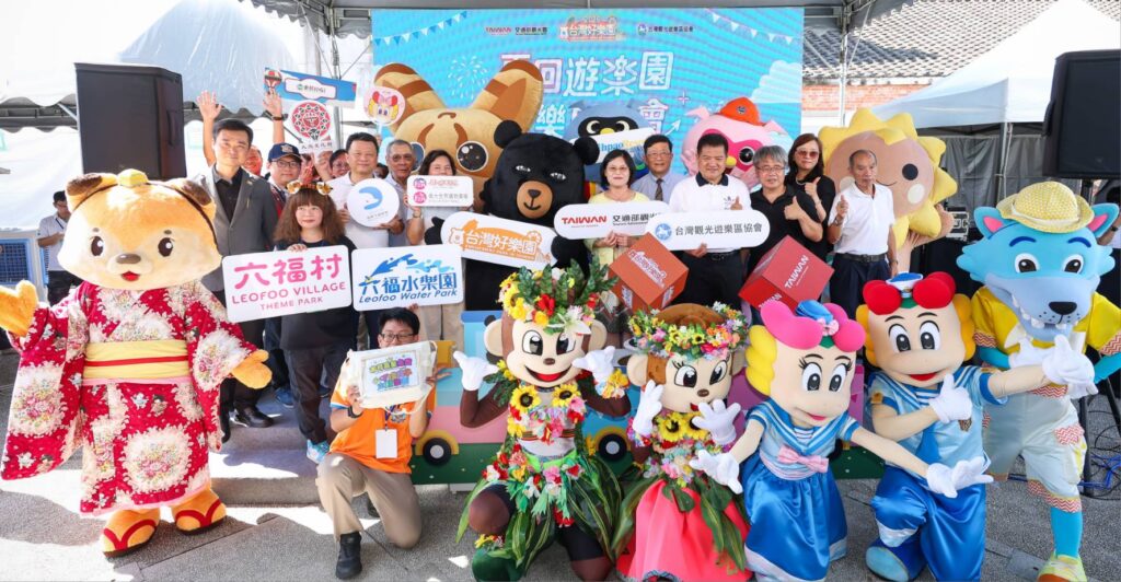 ▲出席活動的主協辦單位與參展攤商代表,開心合影留念。(圖/觀光署 提供)