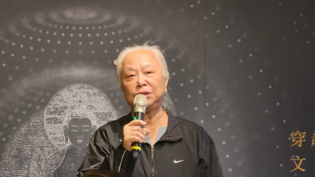 ▲台北霞海城隍廟管理人陳文文強調,能夠提供展品參展感到十分榮耀,今天來分享生死的意義,收獲特別多。(記者 辛澎祥/攝)