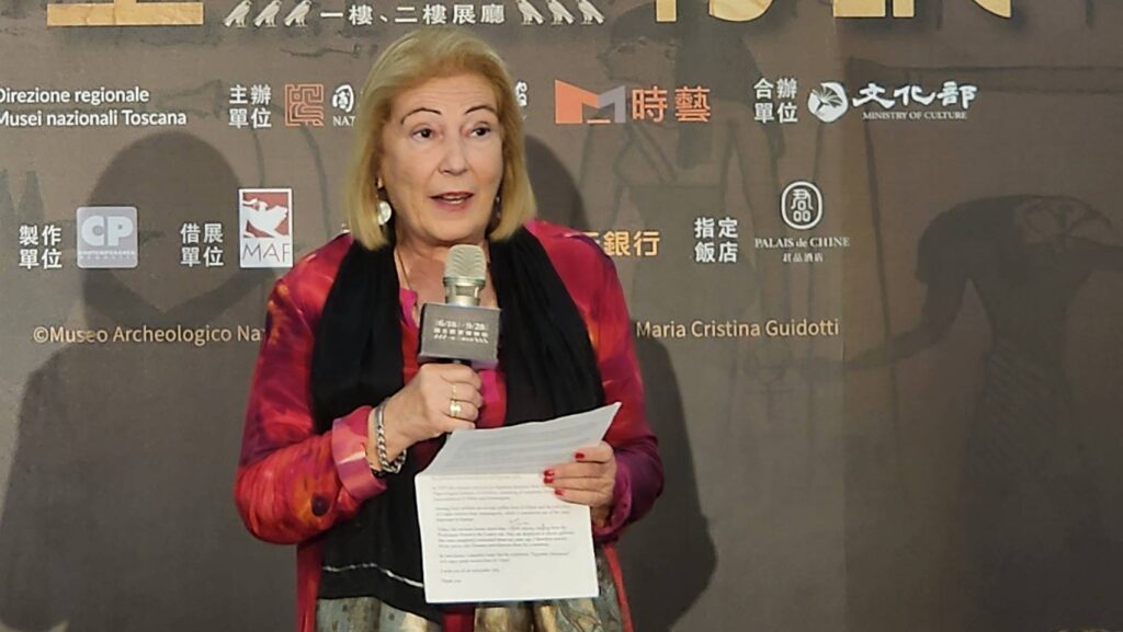 ▲佛羅倫斯國立考古博物館策展人Maria認為，製作木乃伊的過程充滿想像，也令人著迷。（記者 辛澎祥/攝）