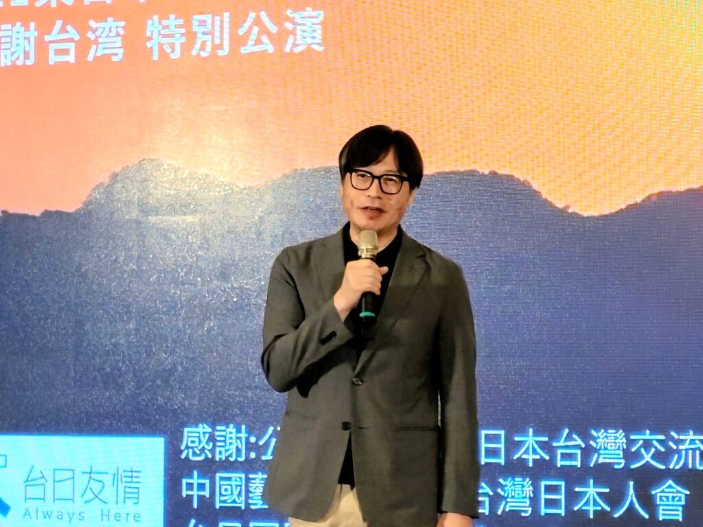 文化部藝術發展司副司長黃宏文歡迎《一粒萬倍》帶來的日本多元藝術。（記者 陳安婷/攝）