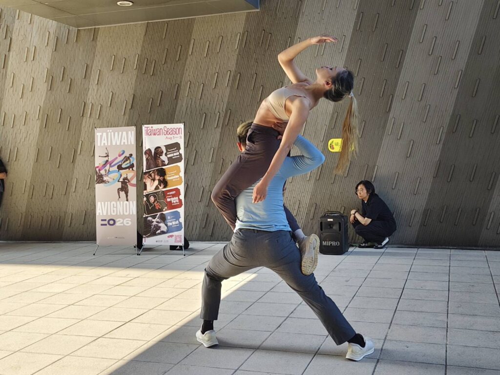 種子舞團呈現人與人之間交織或互動或疏離的微妙關係。(記者 陳安婷/攝)