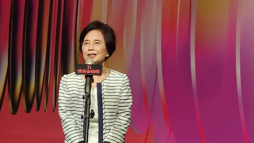 ▲戲劇類召集人王麗嘉說明戲劇類參賽節目以及個人與團體投入參賽的過程,並認為今年的水準頗高,競爭相當激烈。(記者 辛澎祥/攝)