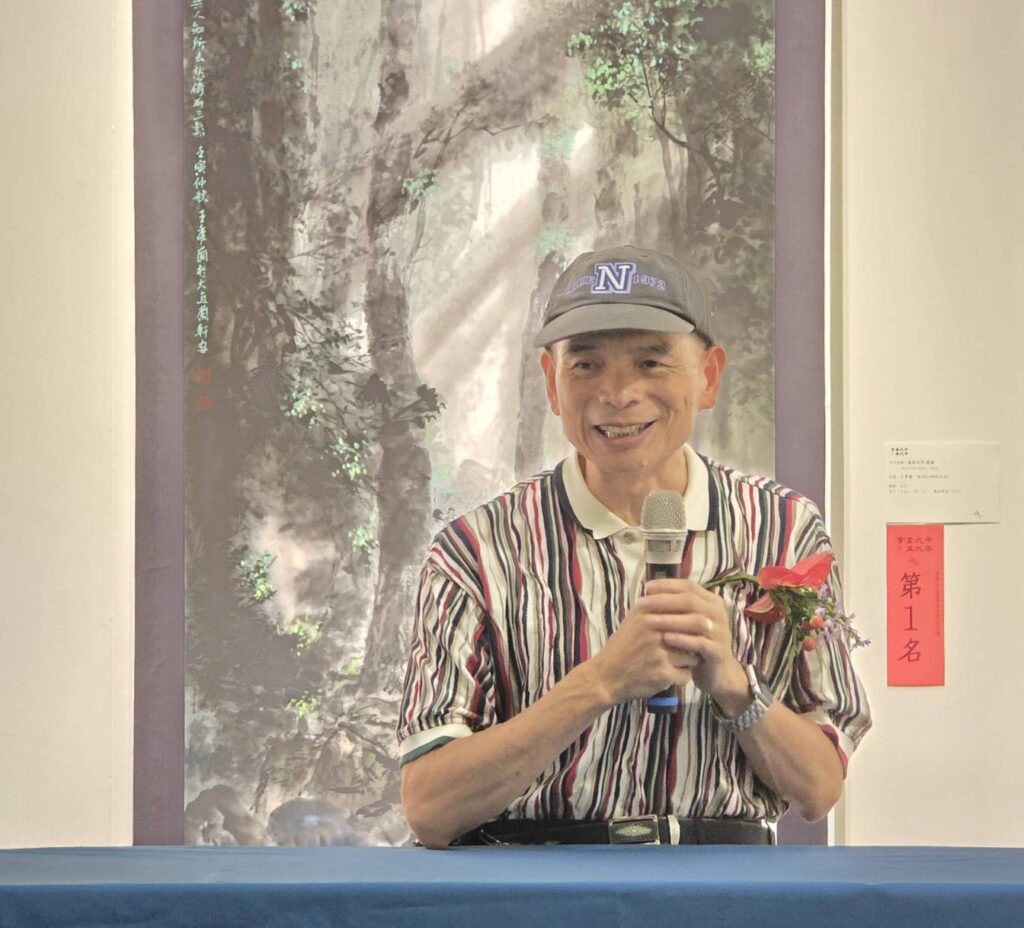 ▲臺藝大退休教授高義煌強調，涂璨琳老師以傳統筆墨精神來傳授學生們的新觀念，讓中華九九書畫會會員們在觀念與畫技上獲益匪淺。（記者 詹佳綺/攝）