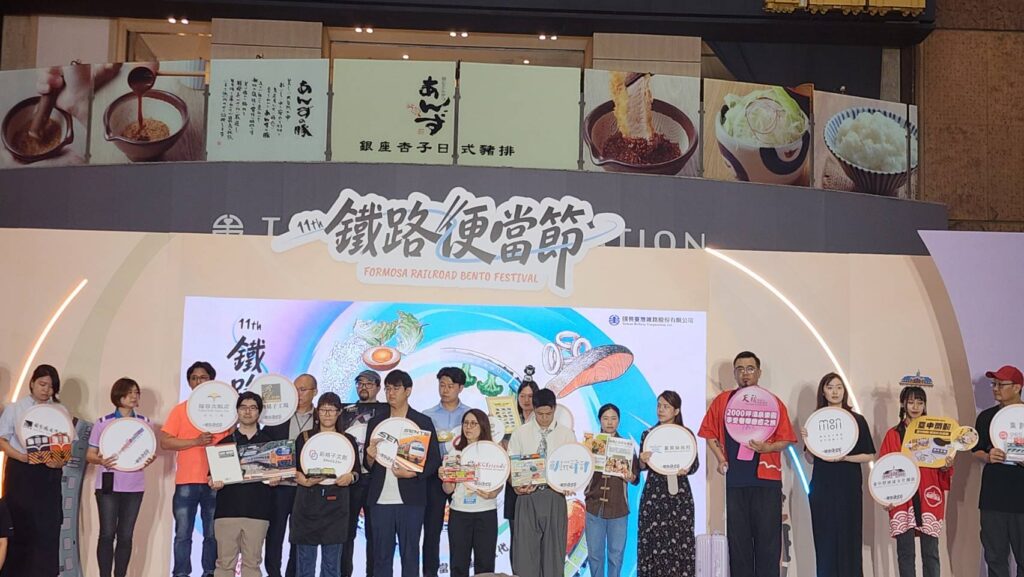 ▲多家知名品牌的便當業者大力行銷自家便當。（記者 辛澎祥/攝）