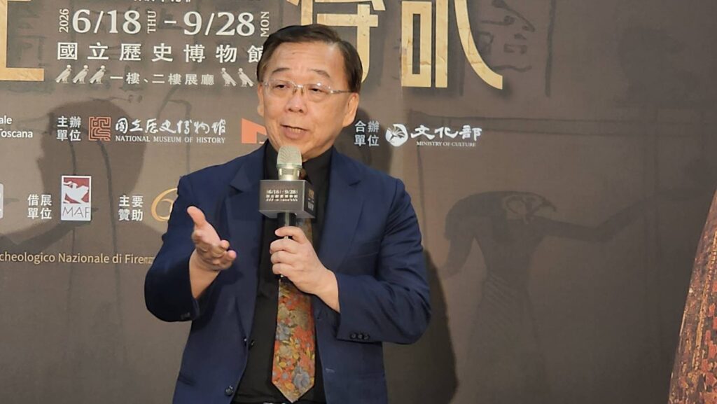▲國立歷史博物館館長洪世佑表示，透過兩檔連結生死的價值與存在的意義，讓展覽呈現不同的觀察面貌。（記者 辛澎祥/攝）