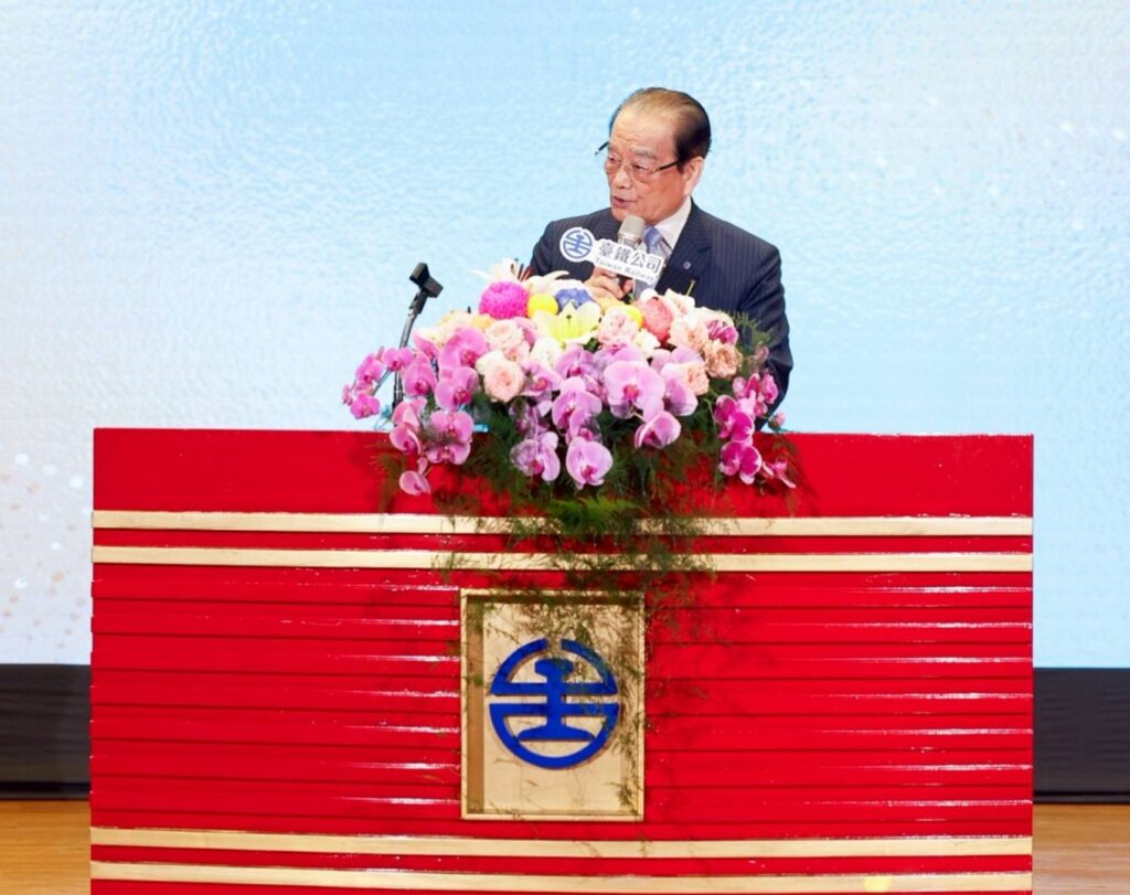 ▲國營臺鐵公司董事長鄭光遠說明鐡路節的意義,並與鐡路人共勉。(圖/臺鐡 提供)