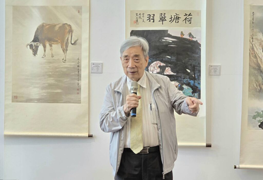 ▲前臺藝大校長黃光男致詞時表達對張進勇當年推廣藝術的用心與成就的敬佩,傳承藝術薪火的楊企霞心理純淨,在生活美學領域展現正能量,讓他十分推崇。(記者 詹佳綺/攝)