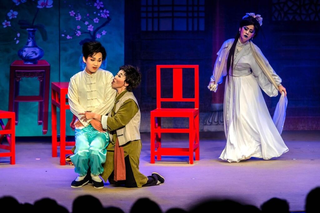 在雙國寶藝師－小咪、王金櫻的帶領下，【中華王金櫻傳統文化藝術協會】藝生將聯合演繹藝師親自傳教的拿手好戲。（圖/傳藝中心提供）