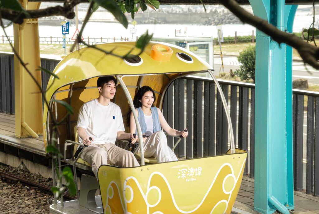 ▲深澳鐵道自行車隱藏版「章魚車」,暑假限定夜間「燦爛夏夜山海騎」活動將於7月正式起跑。(圖/新北觀旅局 提供)