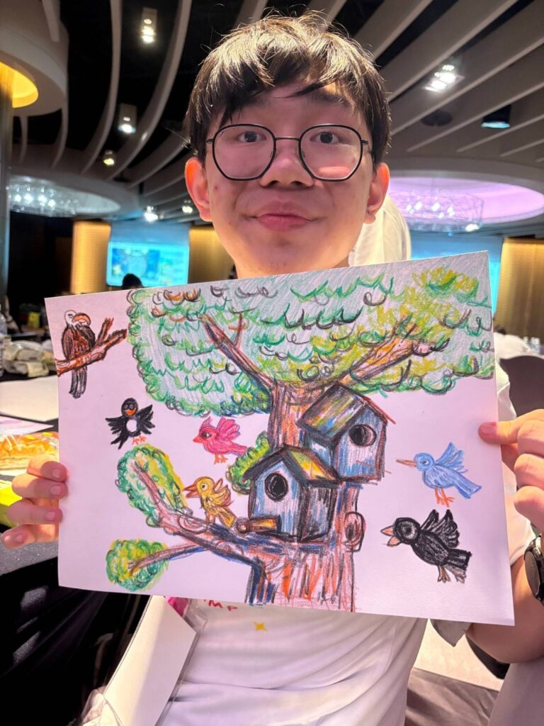 ▲參加活動者分享自己參與藝術夏令營的經驗。(圖/教育部 提供)