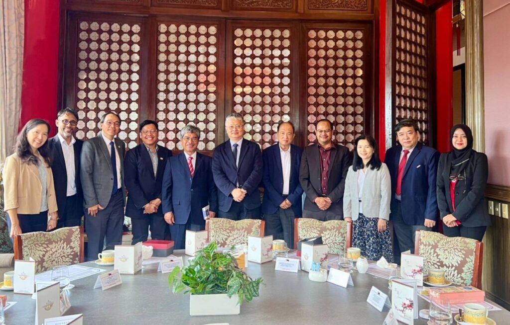 ▲臺馬國立大學校長一行合影留念。(圖/教育部 提供)
