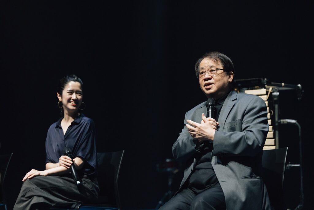 擊思藍盒子總策畫朱宗慶（右）邀請旅法擊樂家巫欣璇返臺詮釋出屬於臺灣味的《模擬遊戲》。（圖/北藝中心提供）