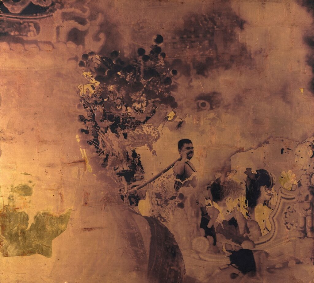 臺南獎-攝影類張傳明《香火》，畫面層次十分豐富。（圖/臺南文化局提供）