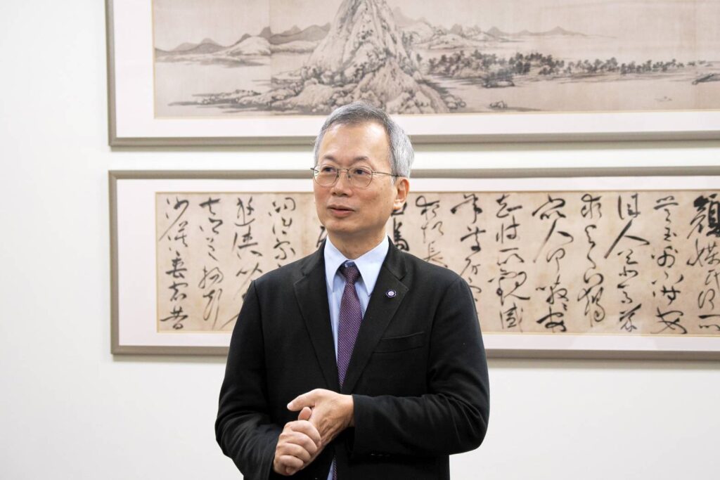 ▲政治大學校長李蔡彥說明與故宮合作的背景與歷史淵源。(圖/故宮 提供)