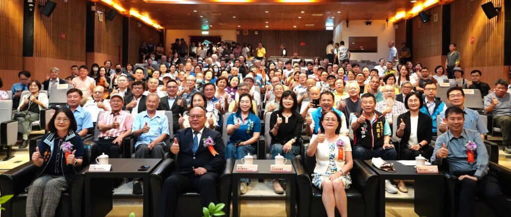 ▲卸新任文化局長布達宣誓及交接典禮後，全體貴賓合影留念。（圖/南投縣文化局 提供）