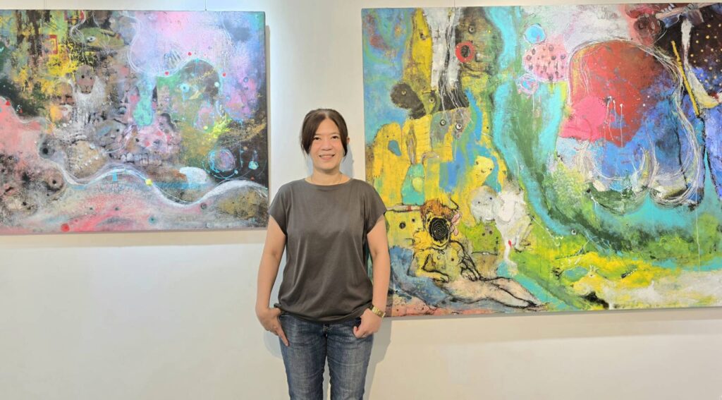 ▲簡郁雯的創作個展傳達出對生活美學追求的真情流露，讓作品展現令人驚艷與繽紛的特質，視野大開。（記者 詹佳綺/攝）