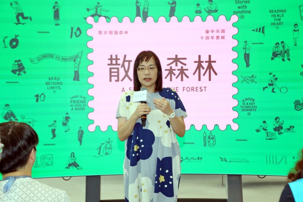 繪本作家莊世瑩分享策展理念。(圖/中市圖提供)