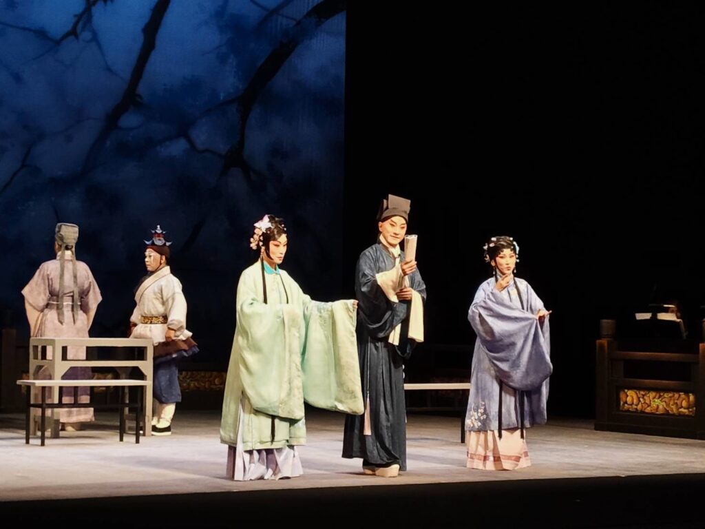 相隔22年後,盛鑑、朱安麗、陳美蘭等演員再度同臺演出,實為難得。(記者 陳安婷/攝)