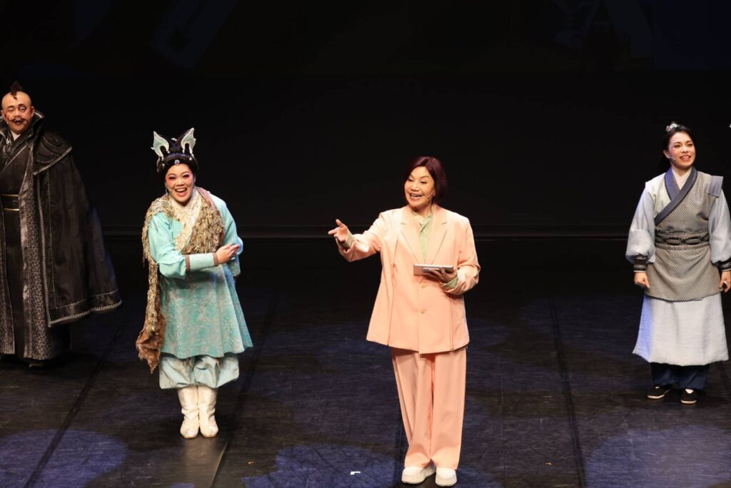 ▲唐寶雲（中）擔任兒童戲曲巡演活動發佈會主持人，帶動全場熱鬧的氣氛。（圖/文化部 提供）
