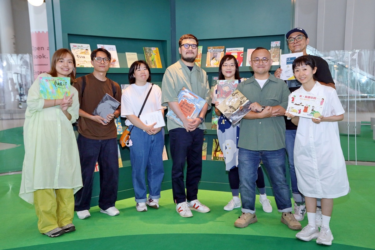 中市圖十週年「散步森林」開展   25位插畫家作品齊聚療癒身心