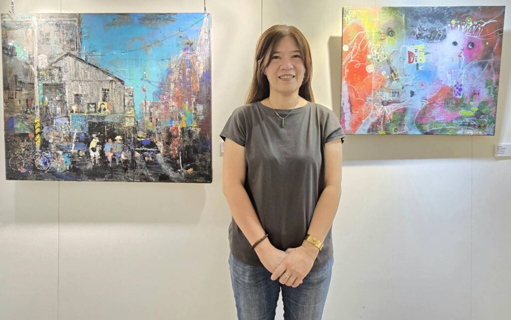 ▲旅美藝術家簡郁雯臺灣首次個展在大岡藝術中心登場，在寫實與抽象的意念走向中，看見無畏的自我。（記者 詹佳綺/攝）