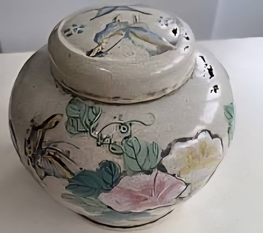 ▲南投縣紫砂陶藝協會聯展，展品備受關注。（圖/南投文化局 提供）