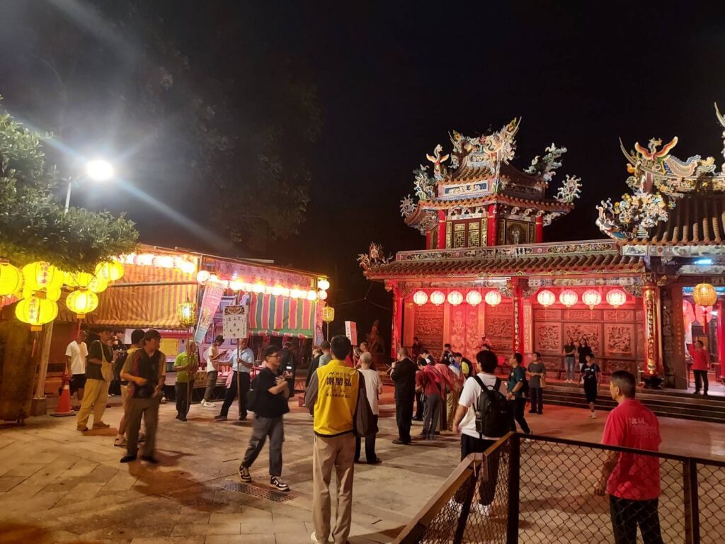 ▲寺廟的習俗節慶活動,也都能在會場看到謝閔弘的身影,展現年輕人特有的行動力。(圖/謝閔弘團隊 提供)