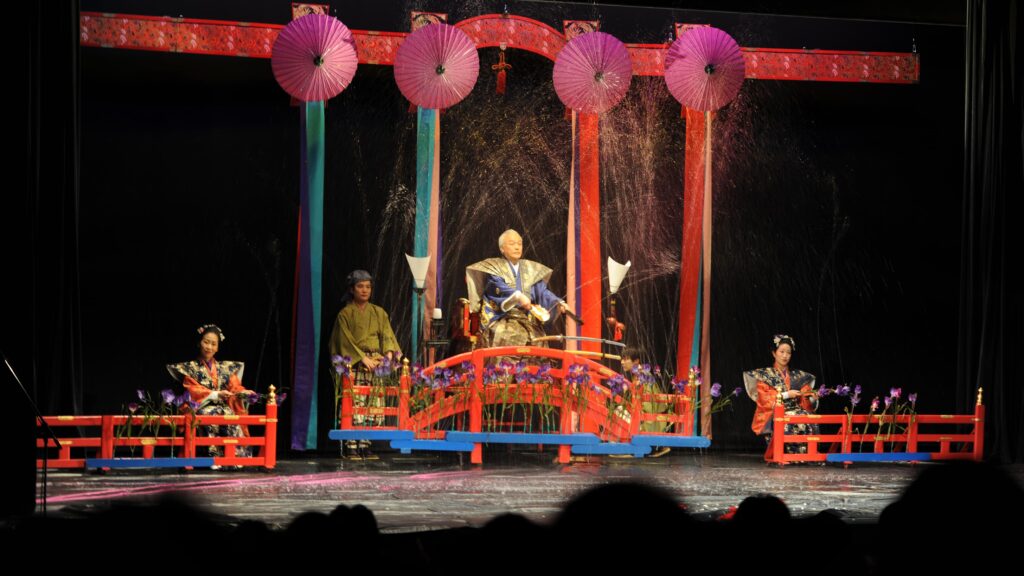 日本東京幻境由手妻大師藤山新太郎領銜，帶來江戶時代傳統奇術「手妻」與「水藝」。（圖/國立傳統藝術中心提供） 