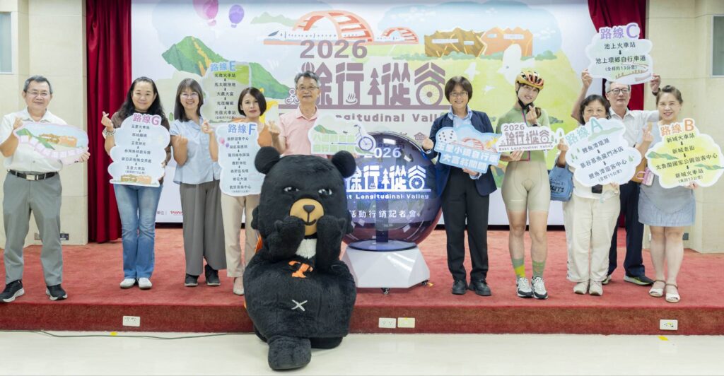 ▲許宗民處長(中)與主協辦方及貴賓開心合影留念。(記者 辛澎祥/攝)