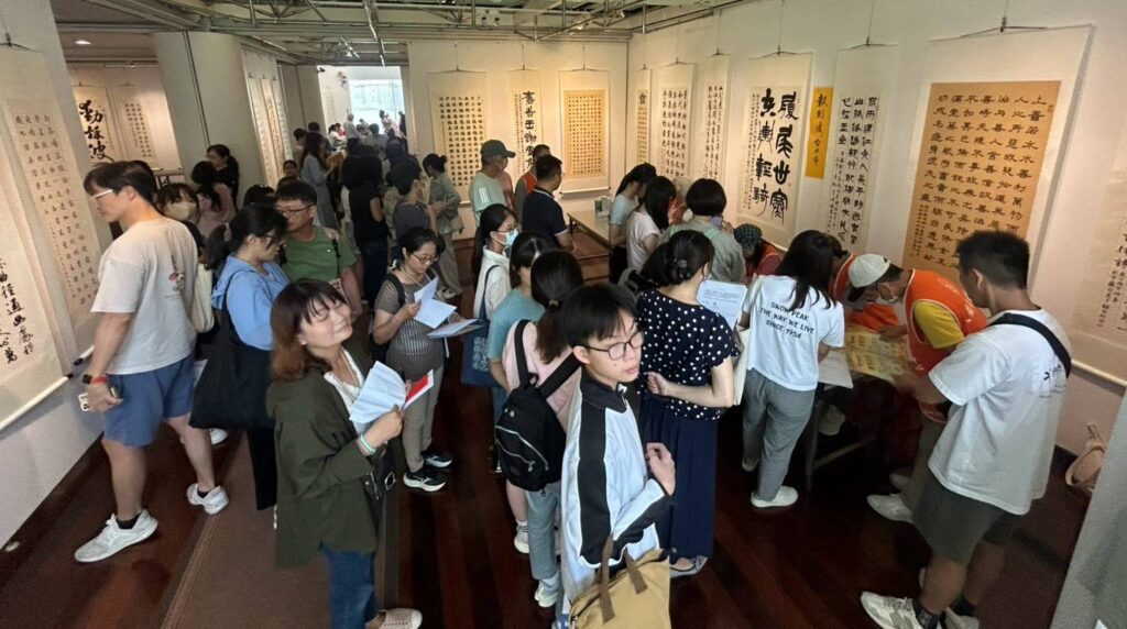 ▲除了比賽組別得獎人的頒獎之外,參展者的作品展覽,透過交流展現書法藝術的活動形式,更加受到書界的重視。(圖/中華書學會 提供)