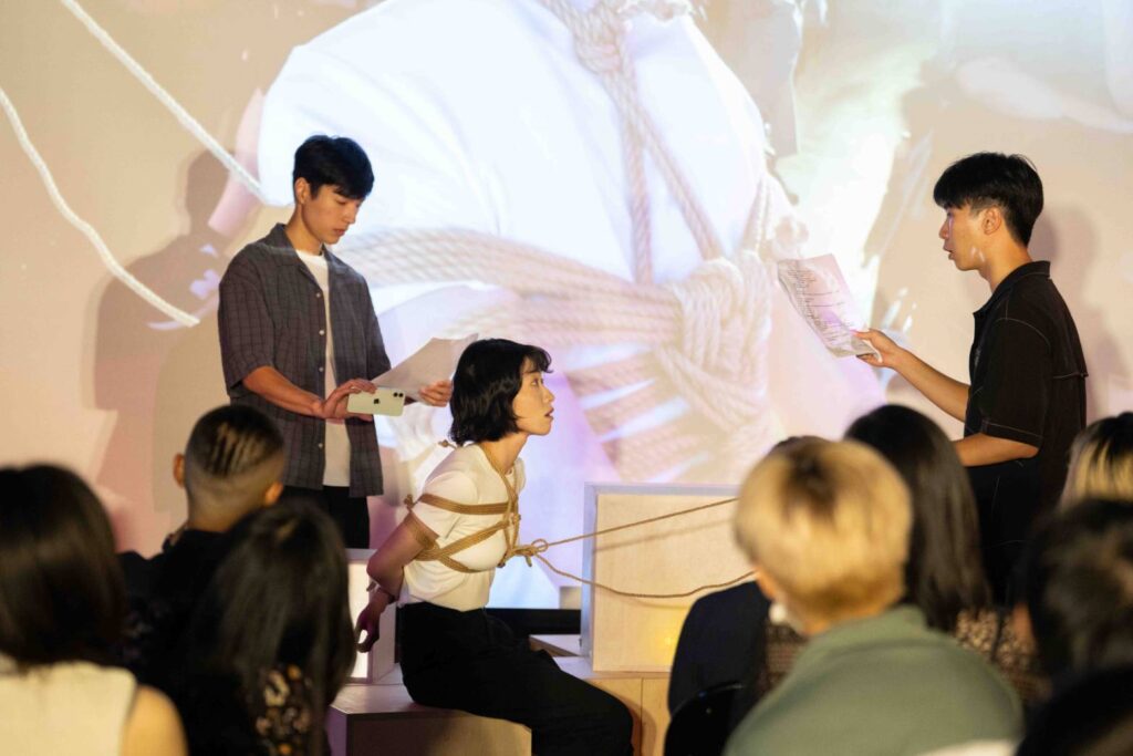 ▲現場演出單位對文學作品演繹的情況,受到與會者的歡迎。(記出 辛澎祥/攝)
