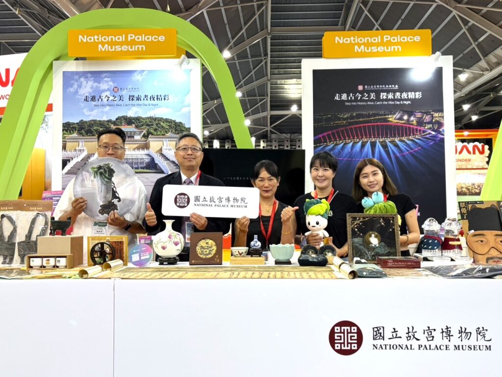 故宮團隊首度參加新加坡秋季旅展，向新加坡及東南亞旅客推廣故宮文化觀光。(圖/故宮提供)