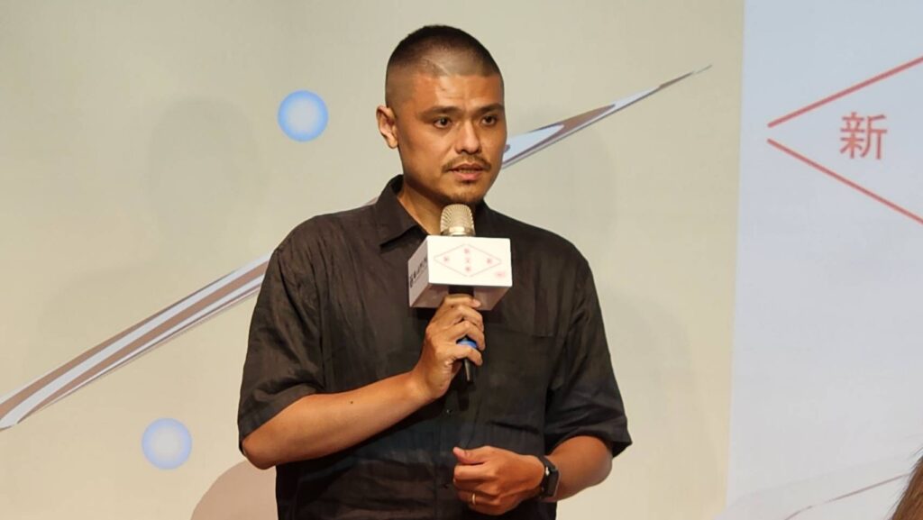 ▲阮劇團副藝術總監吳明倫致詞時說明此次展演的形式。(記者 辛澎祥/攝)