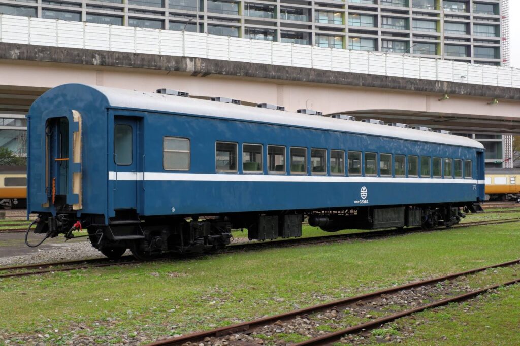 ▲鐡道博物館推出藍皮列車在舞臺上的重生特展。（圖/鐡道博物館 提供）