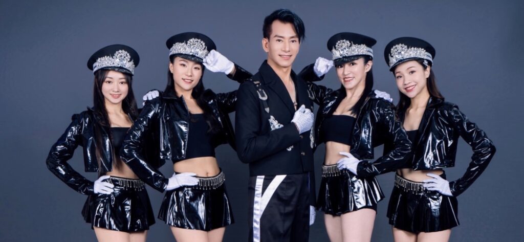▲歌舞演出展現精湛演技的超跑杰克(中)未來將在歌舞影三棲演出中有更多元發揮,備受期待。(圖/超跑杰克 提供)