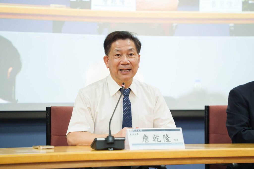 ▲東吳大學校長詹乾隆在活動中說明這次活動的內容,以及未來與故宮合作的細節。(圖/故宮 提供)