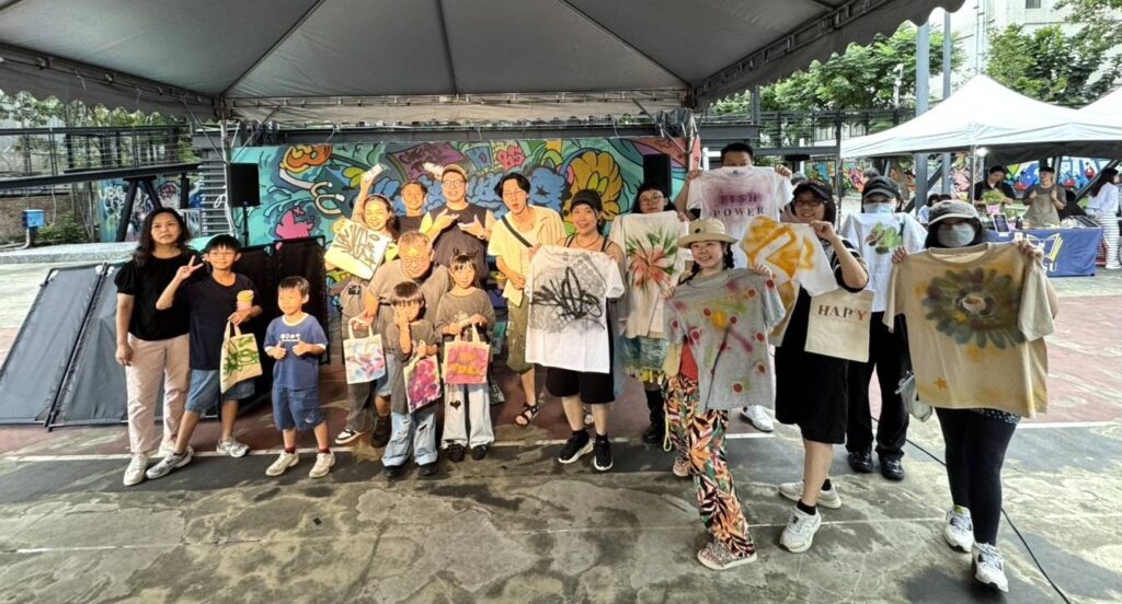 ▲民眾參加活動顯得相當投入,場面充滿歡樂氣氛。(記者 辛澎祥/攝)